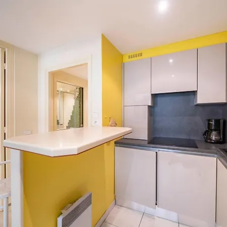 Beautiful One Bedroom Two Minute Walk To Carlton Appartamento *