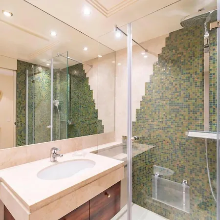Beautiful One Bedroom Two Minute Walk To Carlton קאן